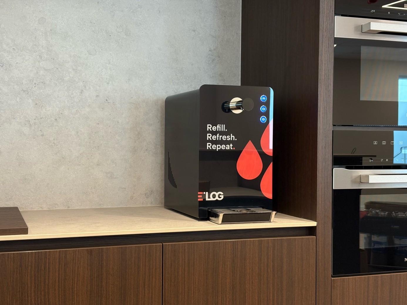 Vrijstaande waterdispenser voor in de keuken